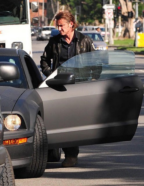sean-penn-ford-mustang